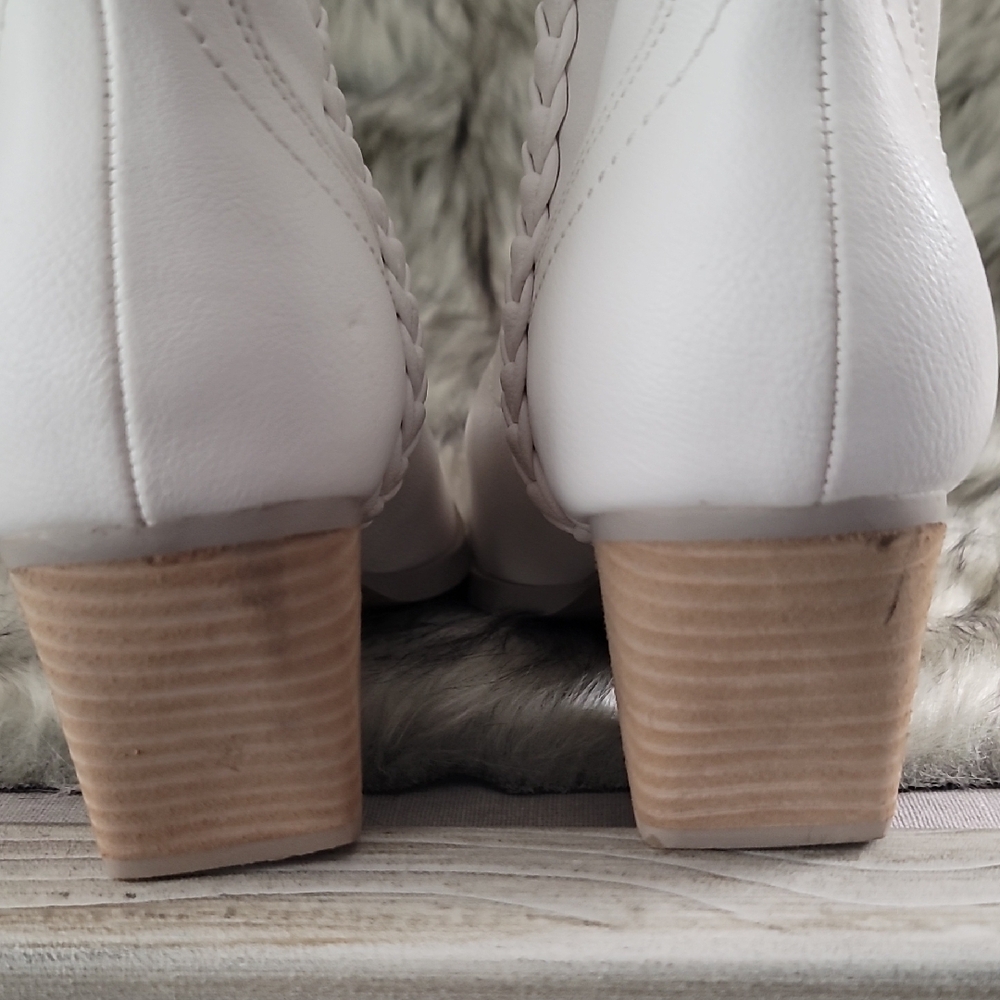 DV Dolce Vita Boots Womens 9.5 Koolson Western Cowboy White Faux Leather Pointed - Picture 16 of 16